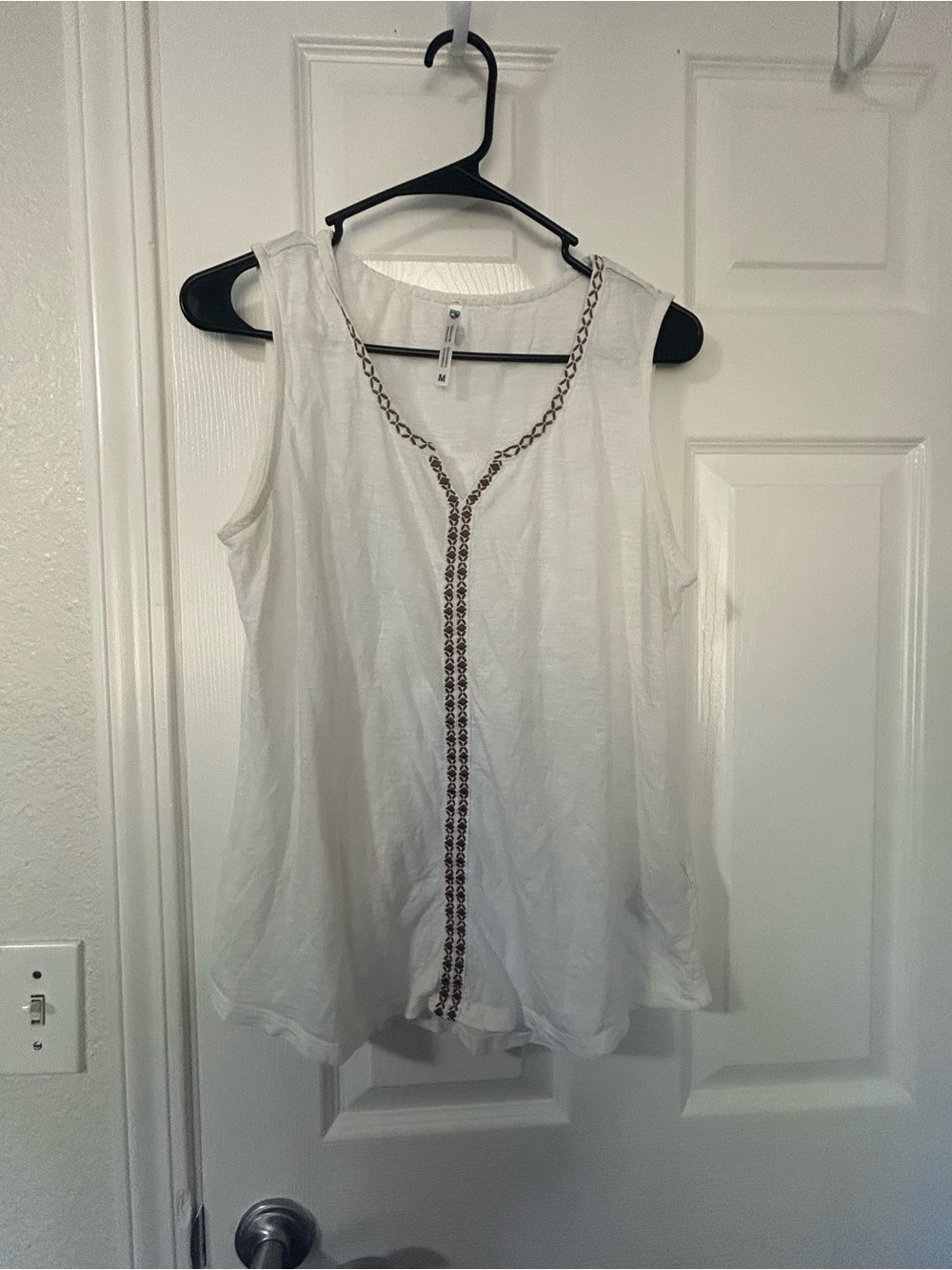 Kohl's White Sleeveless Cotton Blouse with Brown Trim